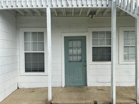 Building Photo - 1209 E Fortification St
