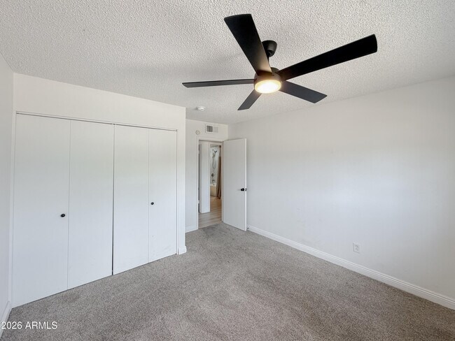 Building Photo - 1015 E Concorda Dr