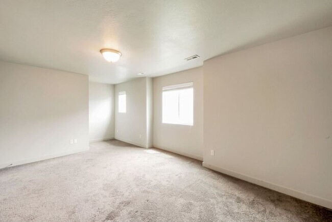 Building Photo - Beautiful 2 Story Townhome with Awesome Amenities + 2 car garage