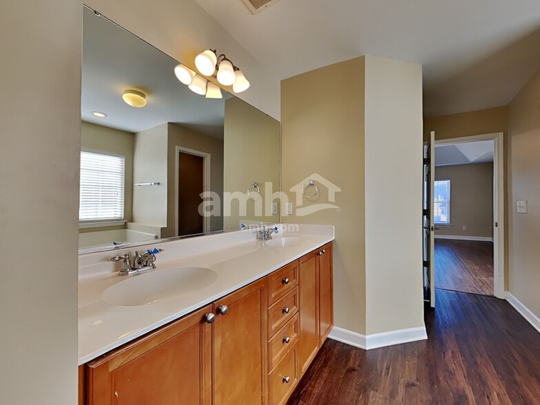 Building Photo - 4007 Braemar Ct