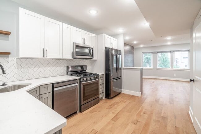 Building Photo - Bailey on the Park