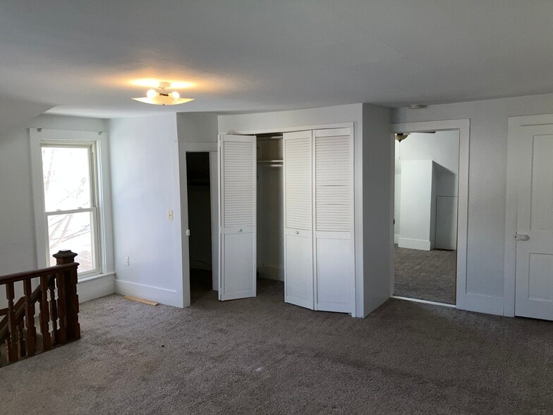 Building Photo - 327 5th Ave