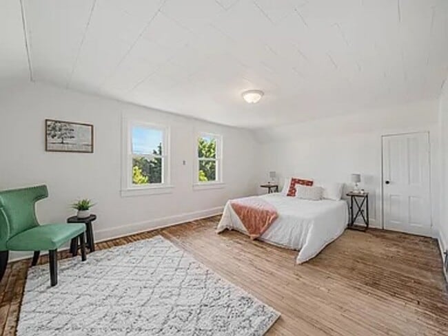 Building Photo - 3 Bed, 1 Bath Single Family Home