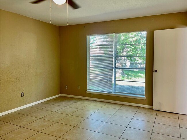 Building Photo - 22615 Indian Knoll Dr