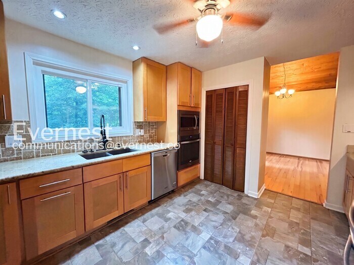 Building Photo - 770 Bayliss Dr