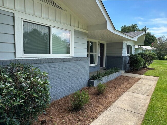 Building Photo - 311 W Marigold Ave