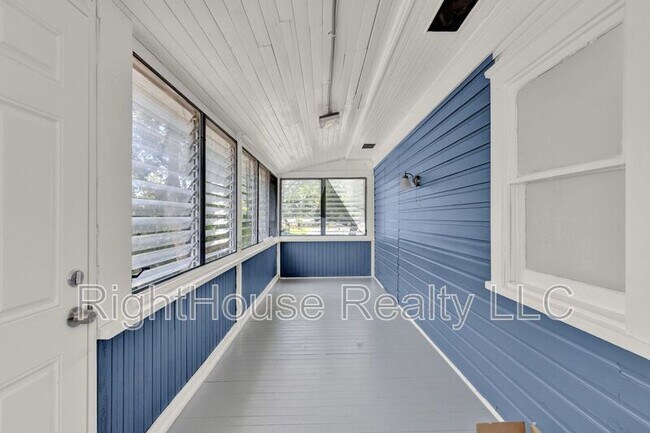 Building Photo - 611 S Grove St