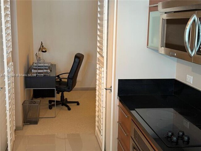 Building Photo - 253 NE 2nd St