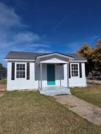 Building Photo - 703 W Phillips St