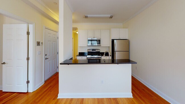 Building Photo - 6/1 No Fee! Spacious, sunny 3BR/1.5BA between Harvard & Porter!