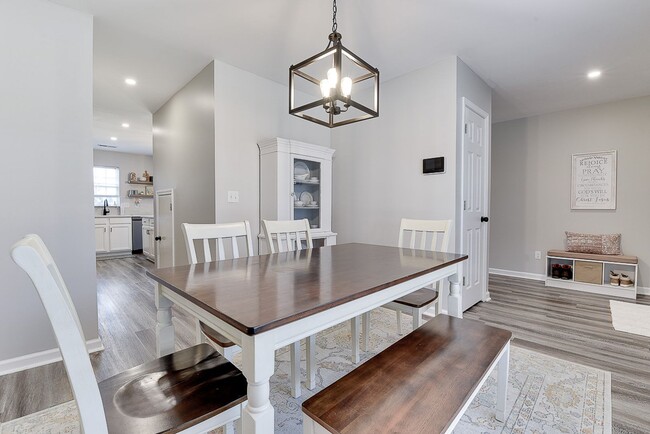 Building Photo - 4 BR/Loft near Simpsonville!  Lawn Maintenance included! Amenities & Close to Shopping & Restaurants