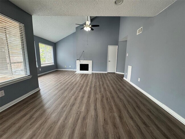 Building Photo - 12100 Overbrook Ln