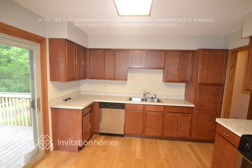 Building Photo - 7897 Kingsview Ln N