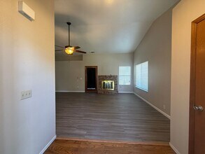 Building Photo - ***JUST REDUCED!!!*** 3-bedroom, 2-bath home in Visalia, CA!