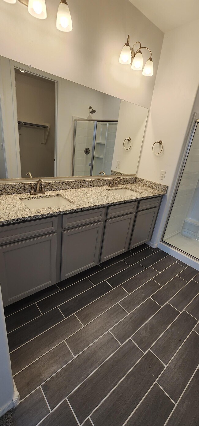 Building Photo - 7822 S Wolf Creek Dr