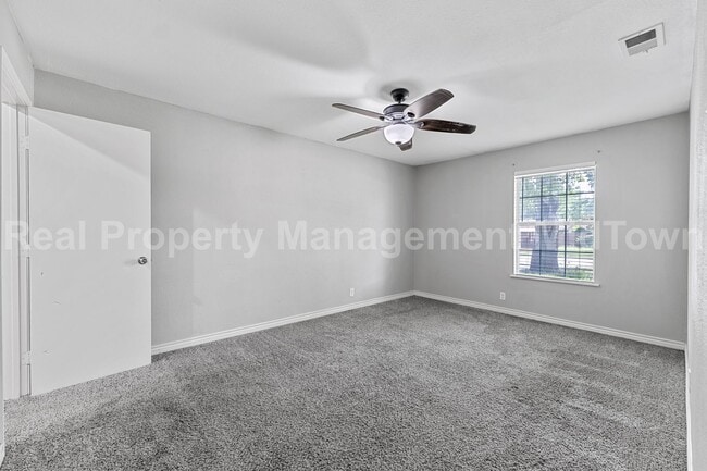 Building Photo - Charming Home in Established Community