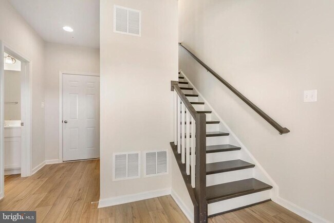 Building Photo - 420 Carroll Walk Ave