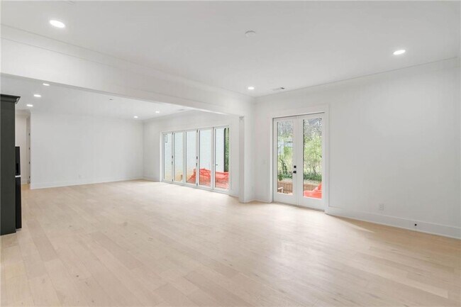 Building Photo - 312 Meadow Dr