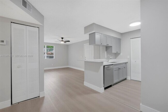 Building Photo - 1247 SW 46th Ave