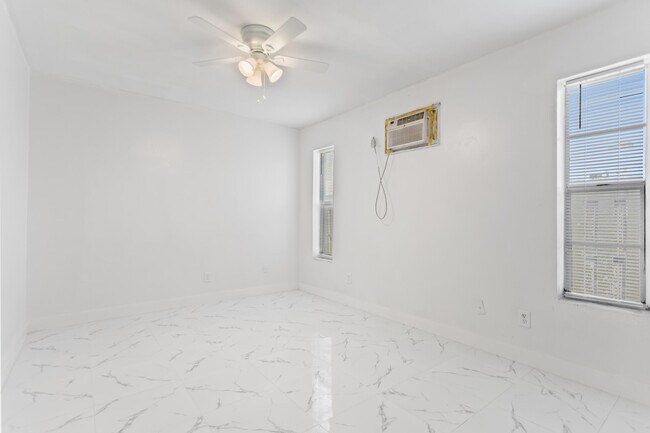 Building Photo - 804 NW 2nd Ave