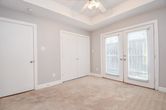 Building Photo - 3715 Main Plaza Dr