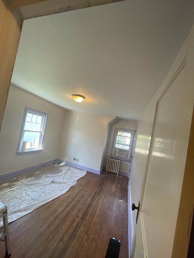 Building Photo - 235 Adelia St