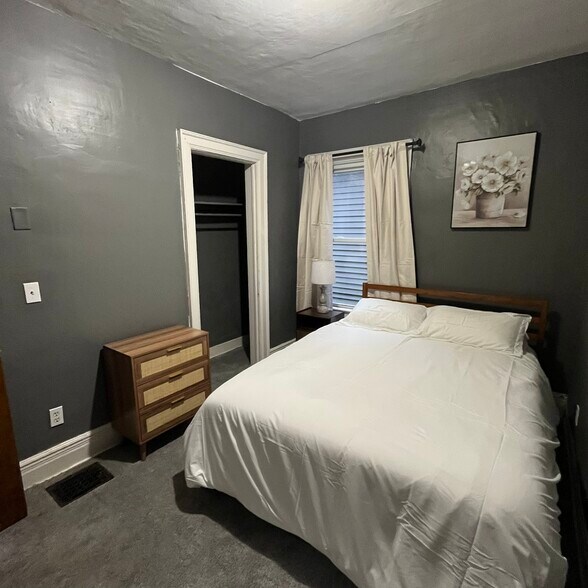 Building Photo - 580 Potomac Ave