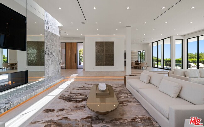 Building Photo - 365 Trousdale Pl