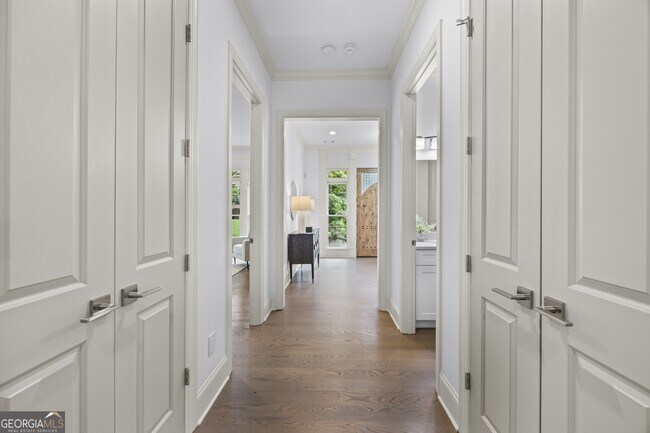 Building Photo - 1742 Helen Dr NE