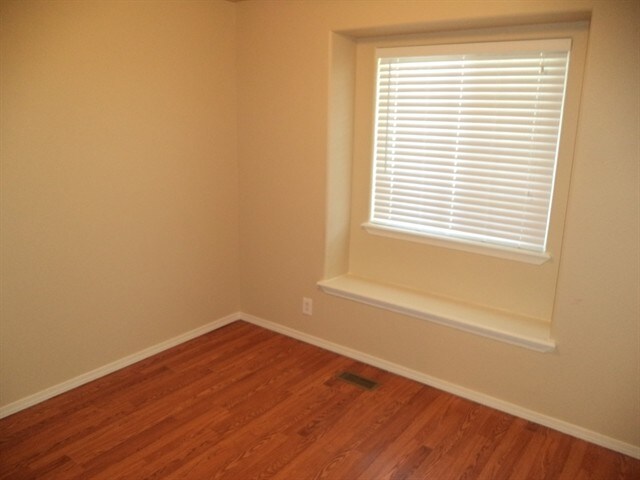 Building Photo - 16403 Coral Dr