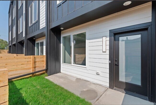 Building Photo - 4925 W 10th Ave