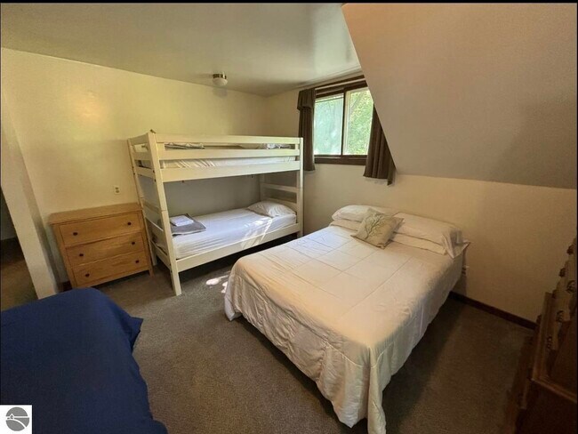 Building Photo - 855 E Front St