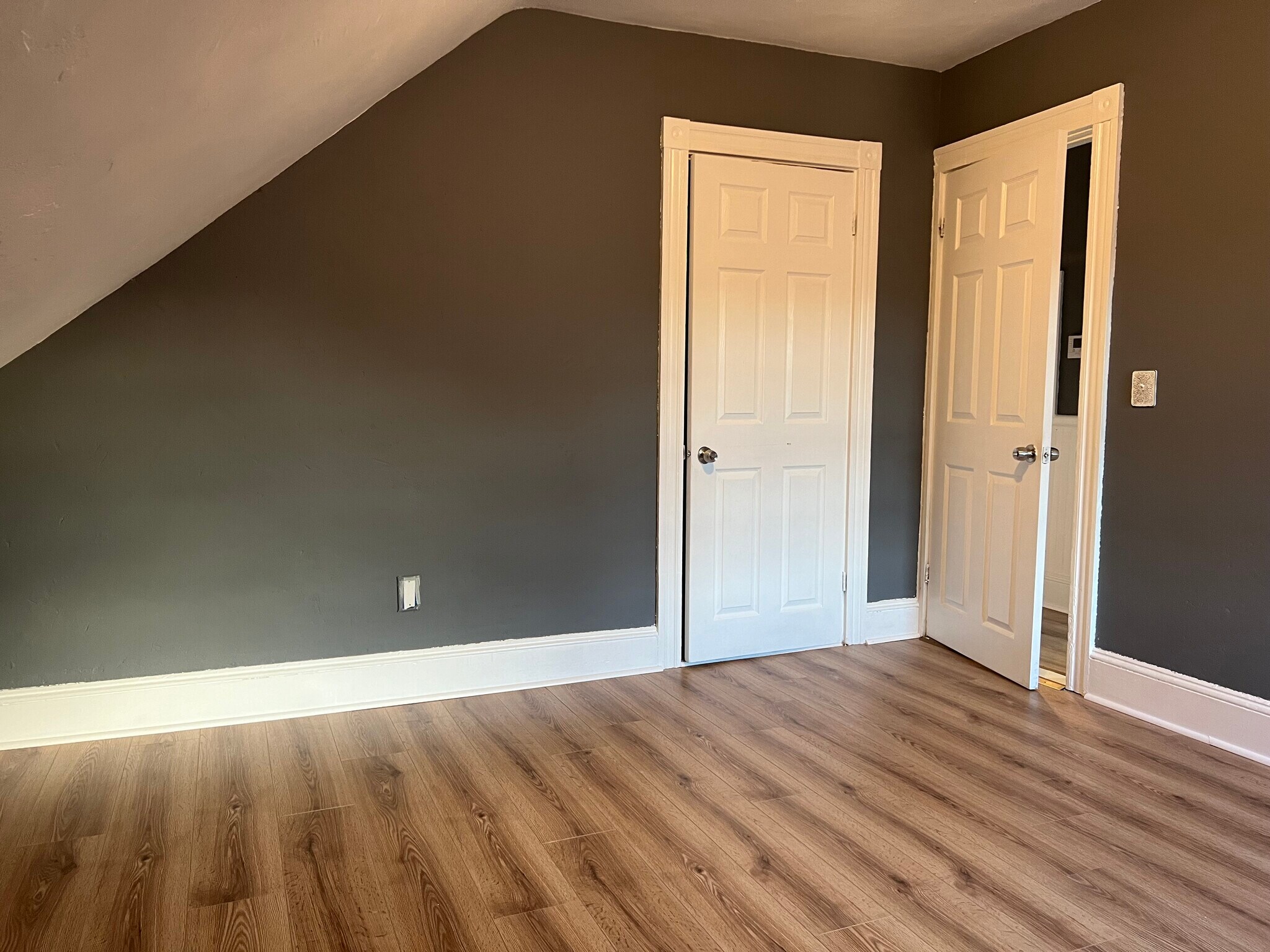 Building Photo - 16 Tuxedo Ave