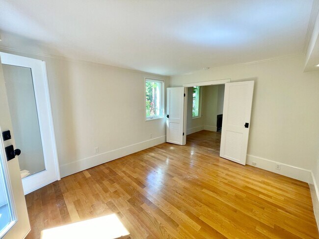 Building Photo - Castro/ Eureka Valley Full Floor Remodeled Victorian Condo in a Garden Setting - PROGRESSIVE