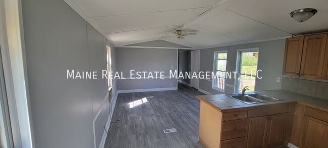 Building Photo - 98 Park Dr