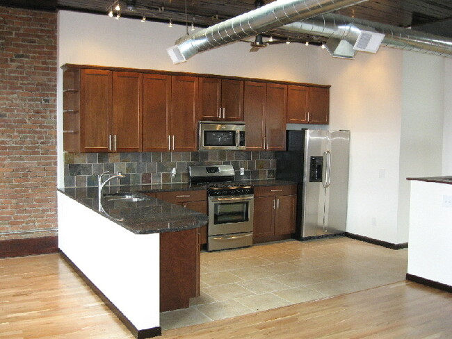 Primary Photo - 177 Front St