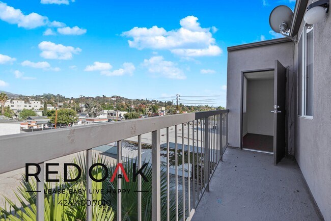Building Photo - 4433 1/4 Eagle Rock Blvd -328