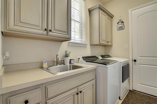 Building Photo - 1604 Woodrose Ct