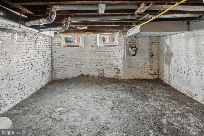 Building Photo - 407 W 28th St