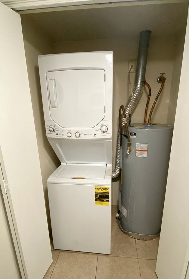 Building Photo - 128 Hayter St