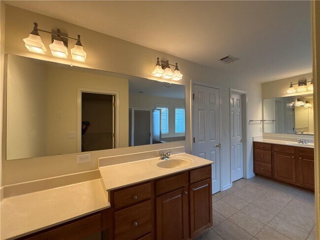 Building Photo - 230 Collins View Ct
