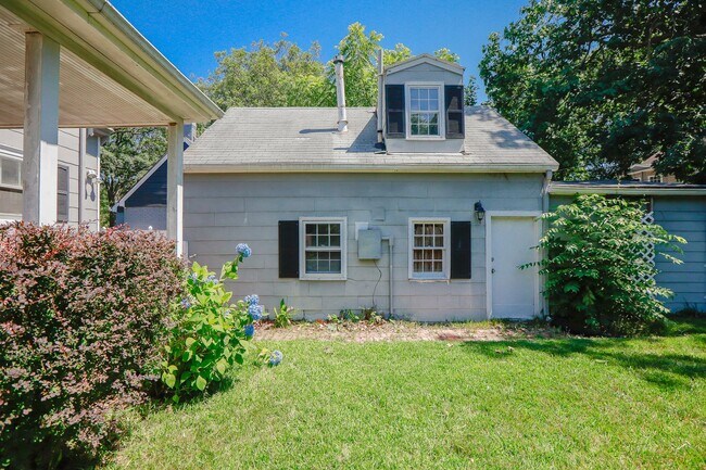 Building Photo - Cape Cod Rental Available in Norfolk!