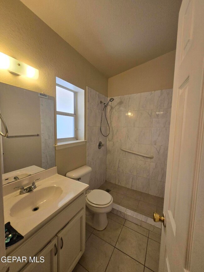 Building Photo - 6230 Arch Bridge Dr