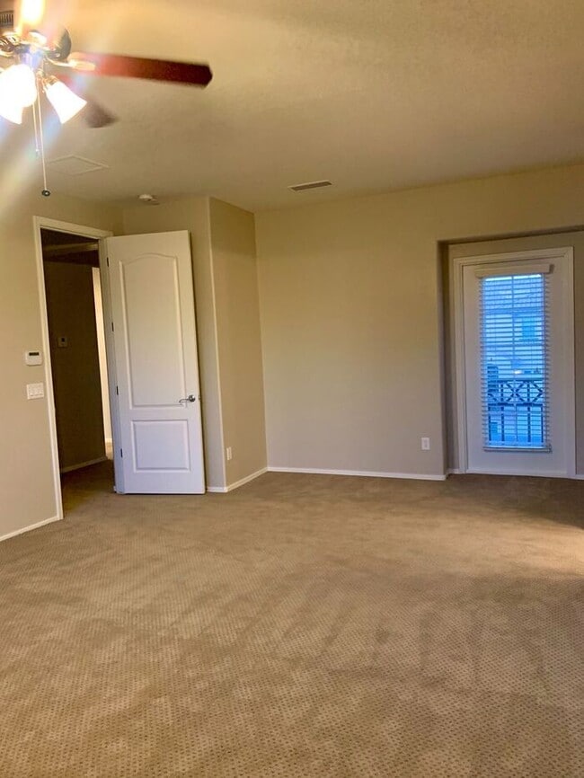 Building Photo - MOVE IN SPECIALS !! 4BD 3BA in South Tempe...