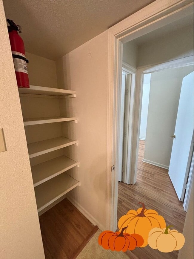 Building Photo - 3415 Town Country Ave