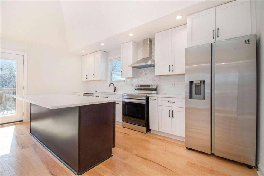 Building Photo - Room in House on Meldon Ave SE