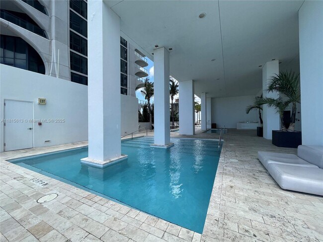 Building Photo - 1040 Biscayne Blvd