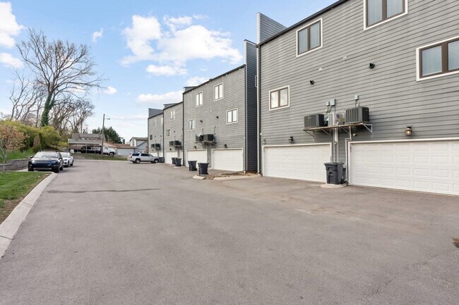 Building Photo - 505 Wedgewood Ave