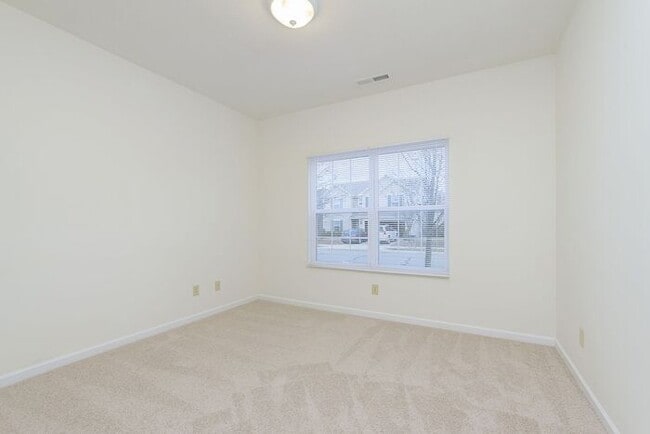 Building Photo - 3 Bedroom 2 Full Bath Ranch in Westfield in Popular Maple Knoll!