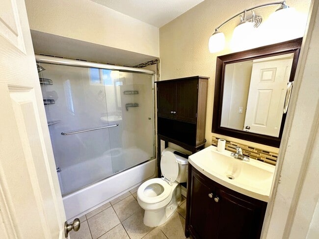 Building Photo - 17353 Park Ave